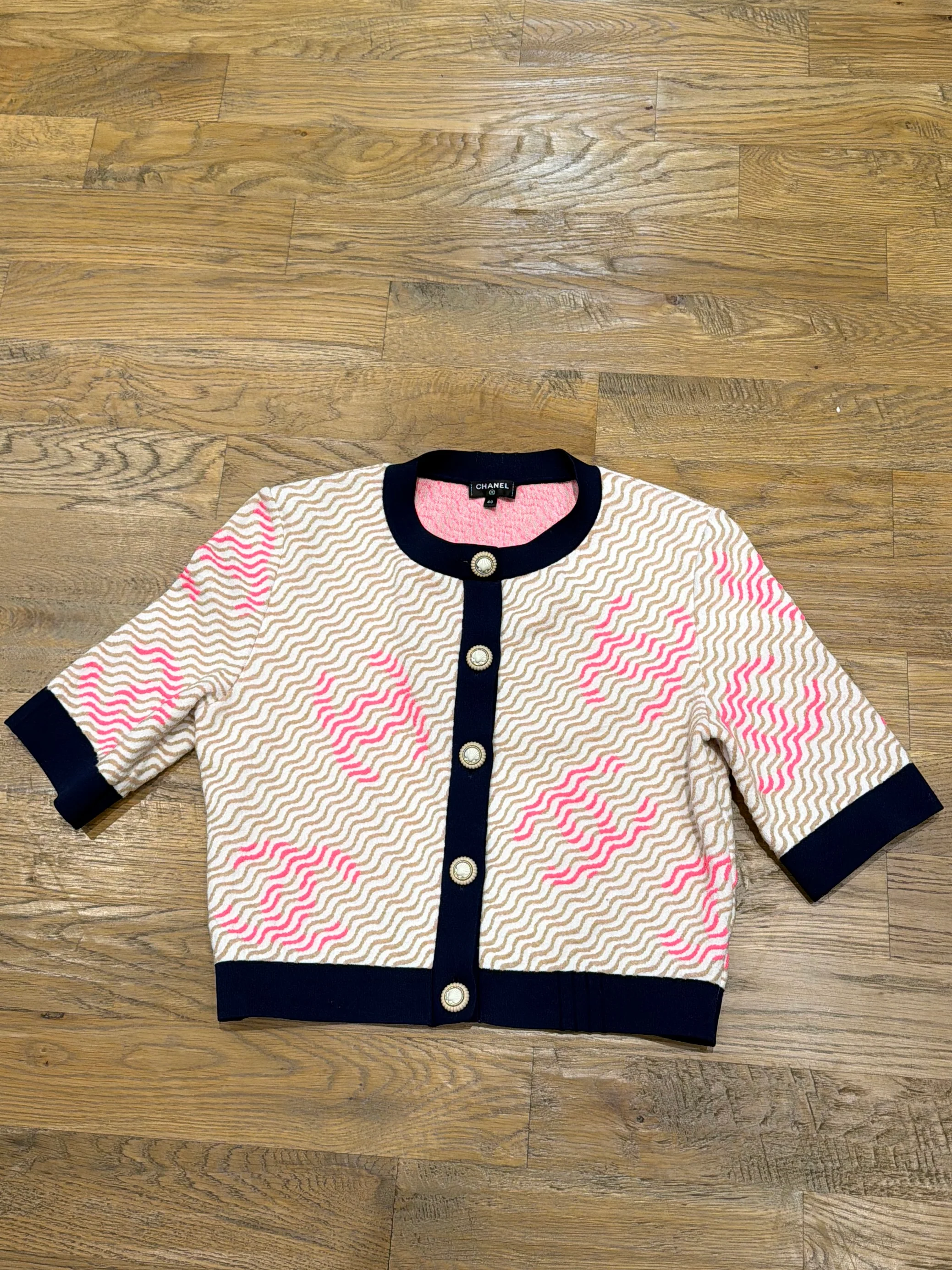 Chanel Pink Applique Logo Twirl Seashell Button Cropped Cardigan - Image 2