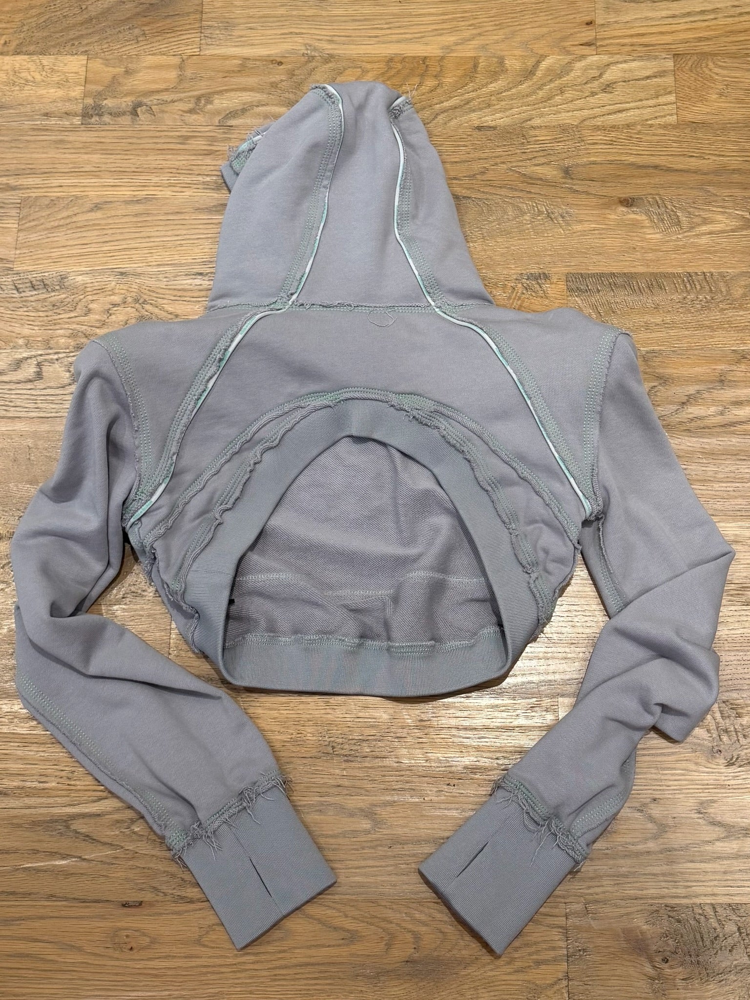 WINDOWSEN Cropped Sweatshirt - Image 2
