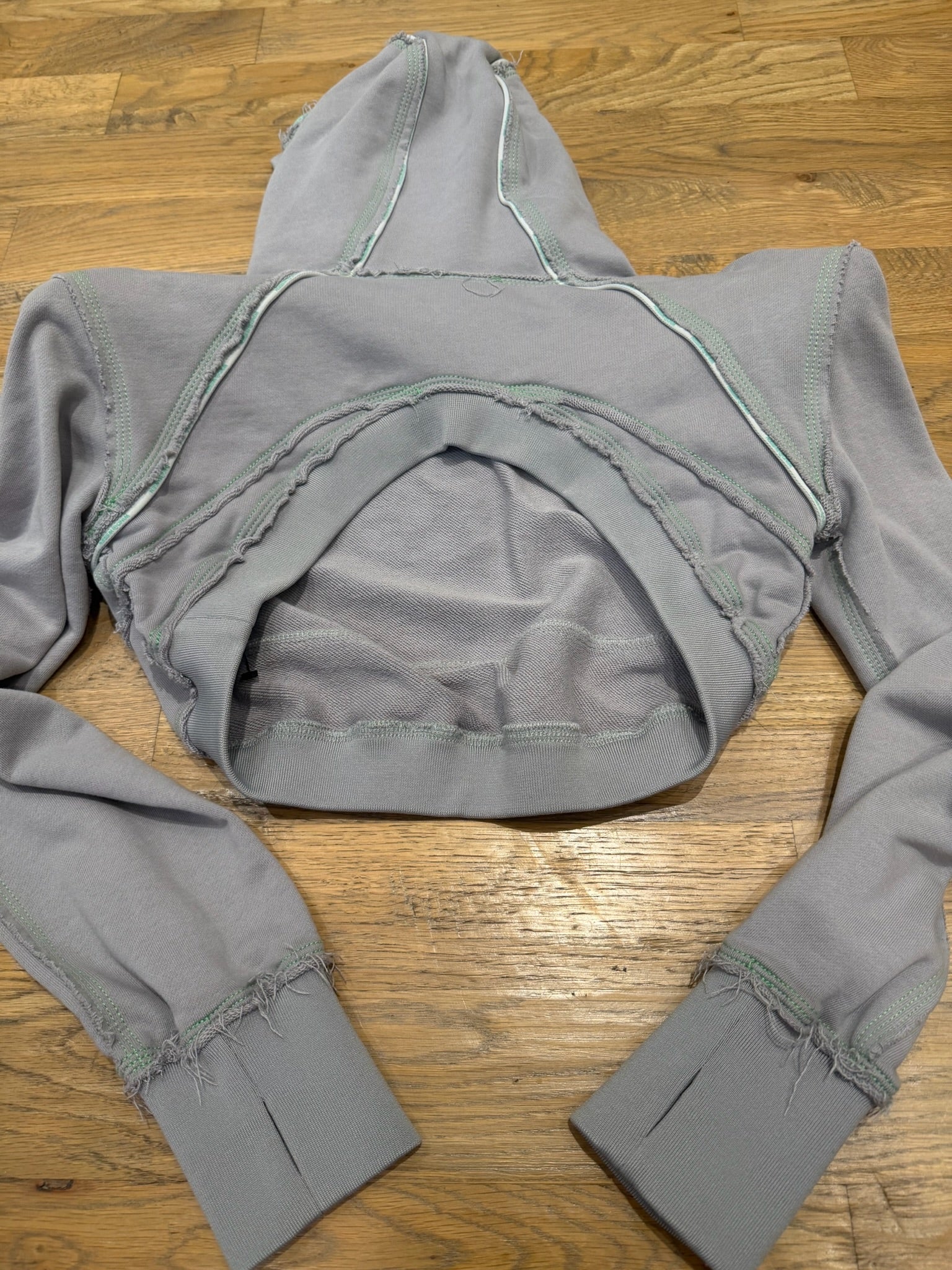 WINDOWSEN Cropped Sweatshirt - Image 3